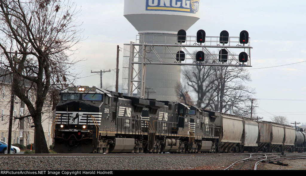 NS 9908 leads train 68K past the signals at Aycock